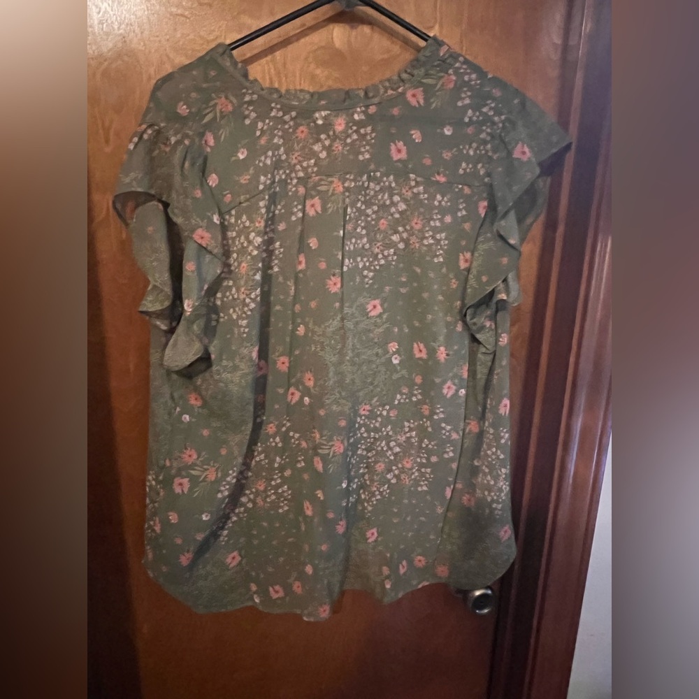 Floral Ruffle Sleeve Blouse